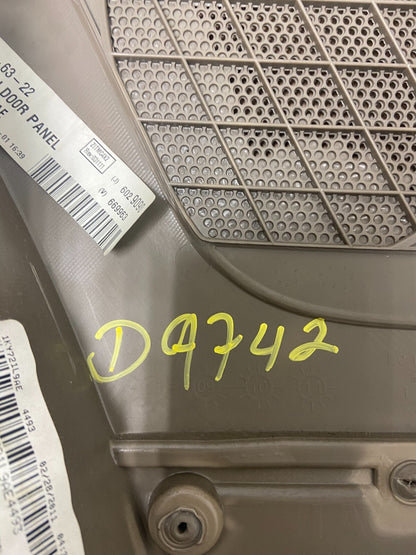 2009-2014 Volkswagen Routan Right Passenger RH Side Panel Door OEM D974210