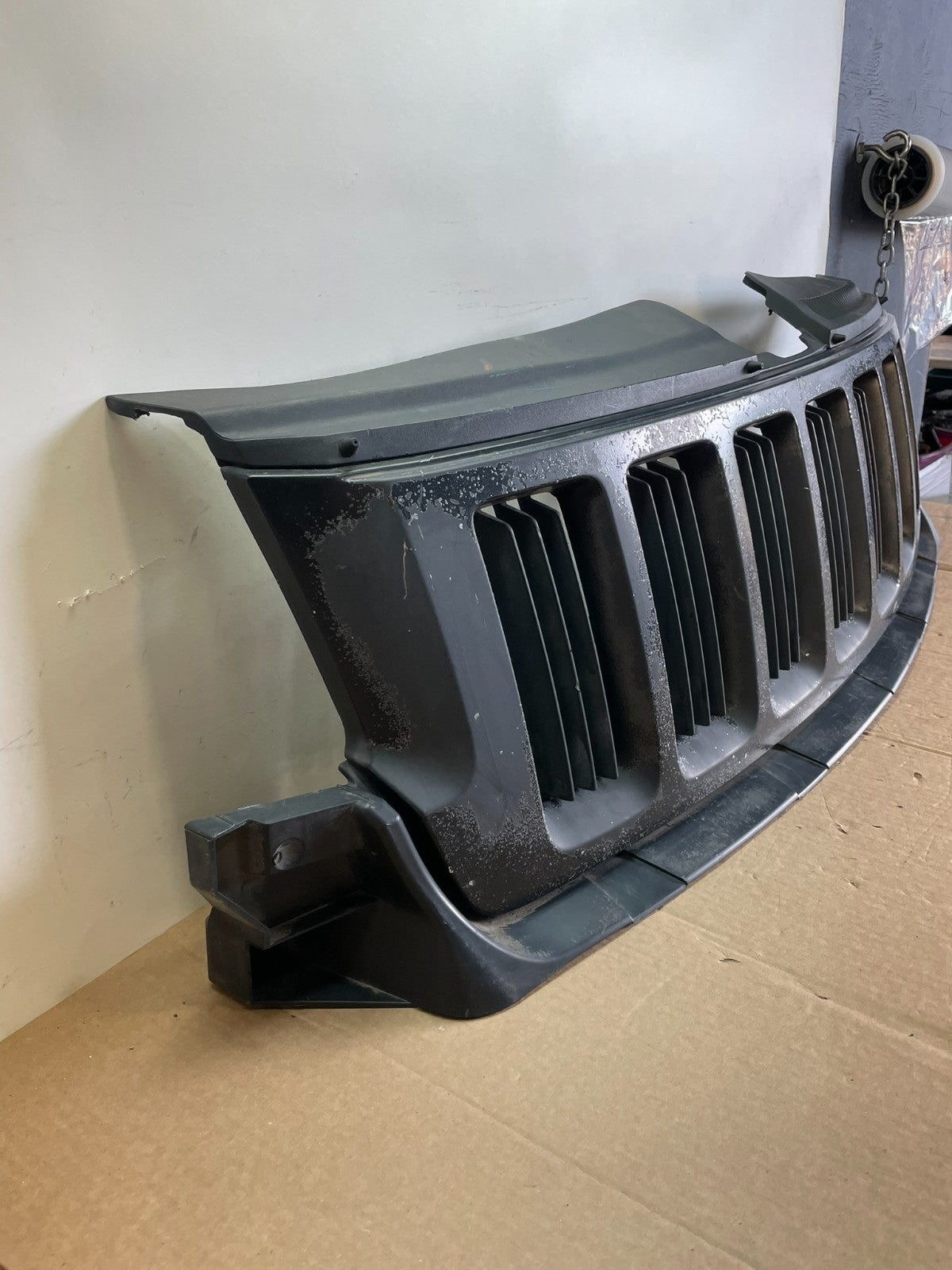 2011 to 2013 Jeep Grand Cherokee Front Upper Grill Grille AH6413 DG2