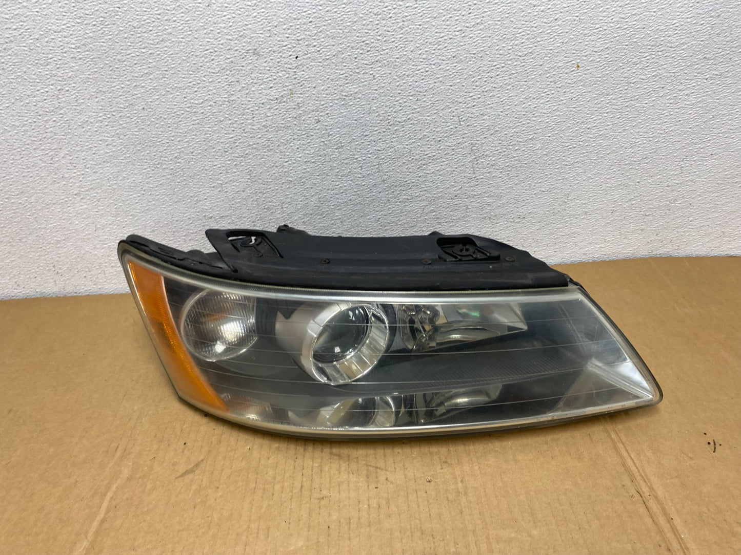 2006-2008 Hyundai Sonata Right Passenger Rh Side Headlight Halogen AC7503 DW0
