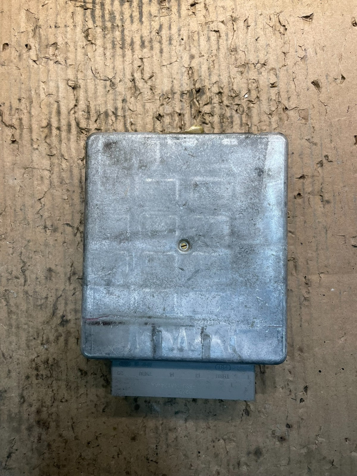 1997 Ford Van E250 E350 4.2L Engine Control Module f7uf-12a650-dd U9487 DG2