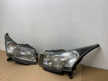 2011 to 2015 Chevrolet Cruze Halogen Left+Right Set Headlights AE7282 DW1