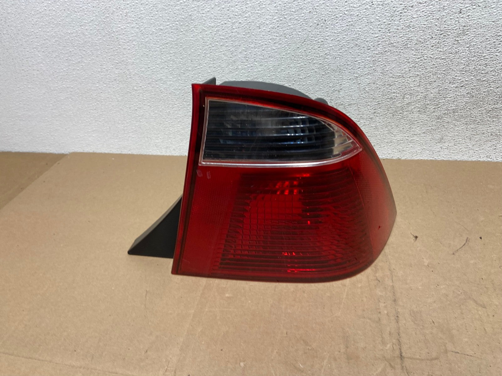 2005 2006 2007 Ford Focus Sedan Right Passenger Tail Light AE6690 LK0