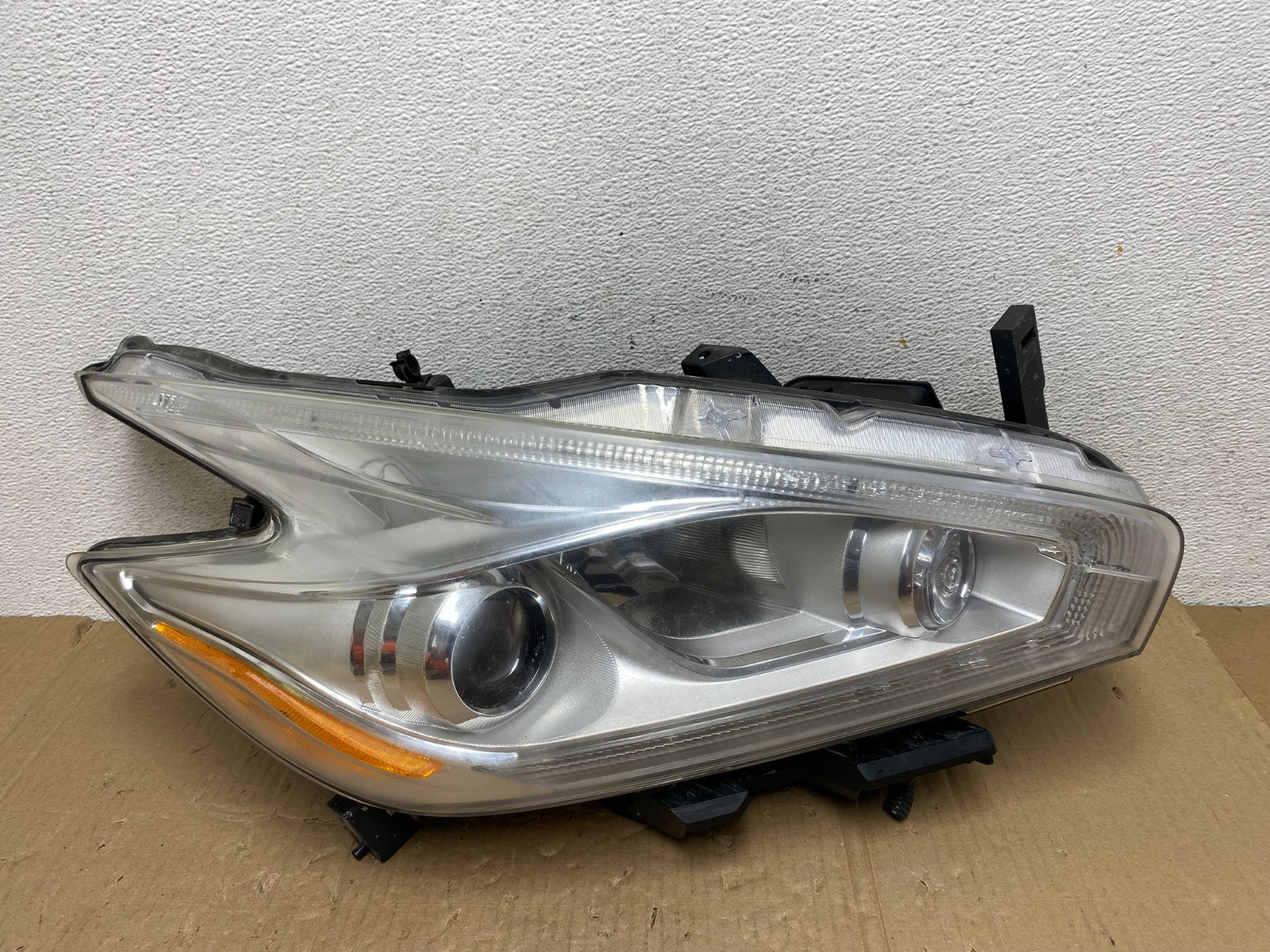 2015 to 2018 Nissan Murano Headlight Right Passenger RH AE9015 DW0