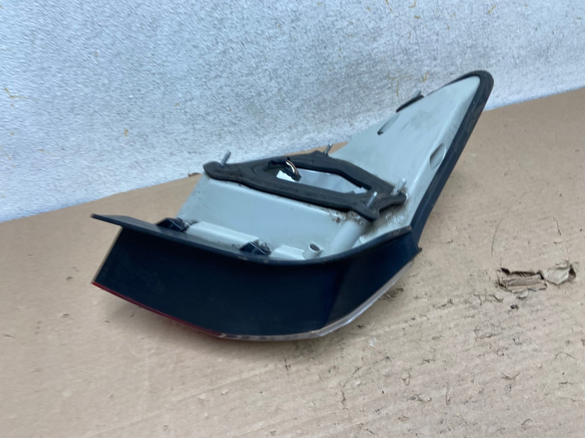2009-2011 Hyundai Genesis Sedan Right Passenger RH Tail Light AI1132 LK4