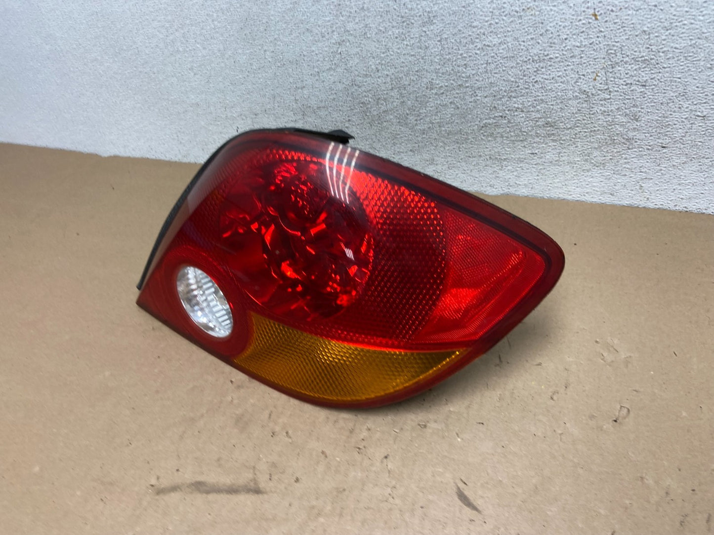 2003 2004 Hyundai Tiburon Coupe Right Passenger Rh Side Tail Light AG40751