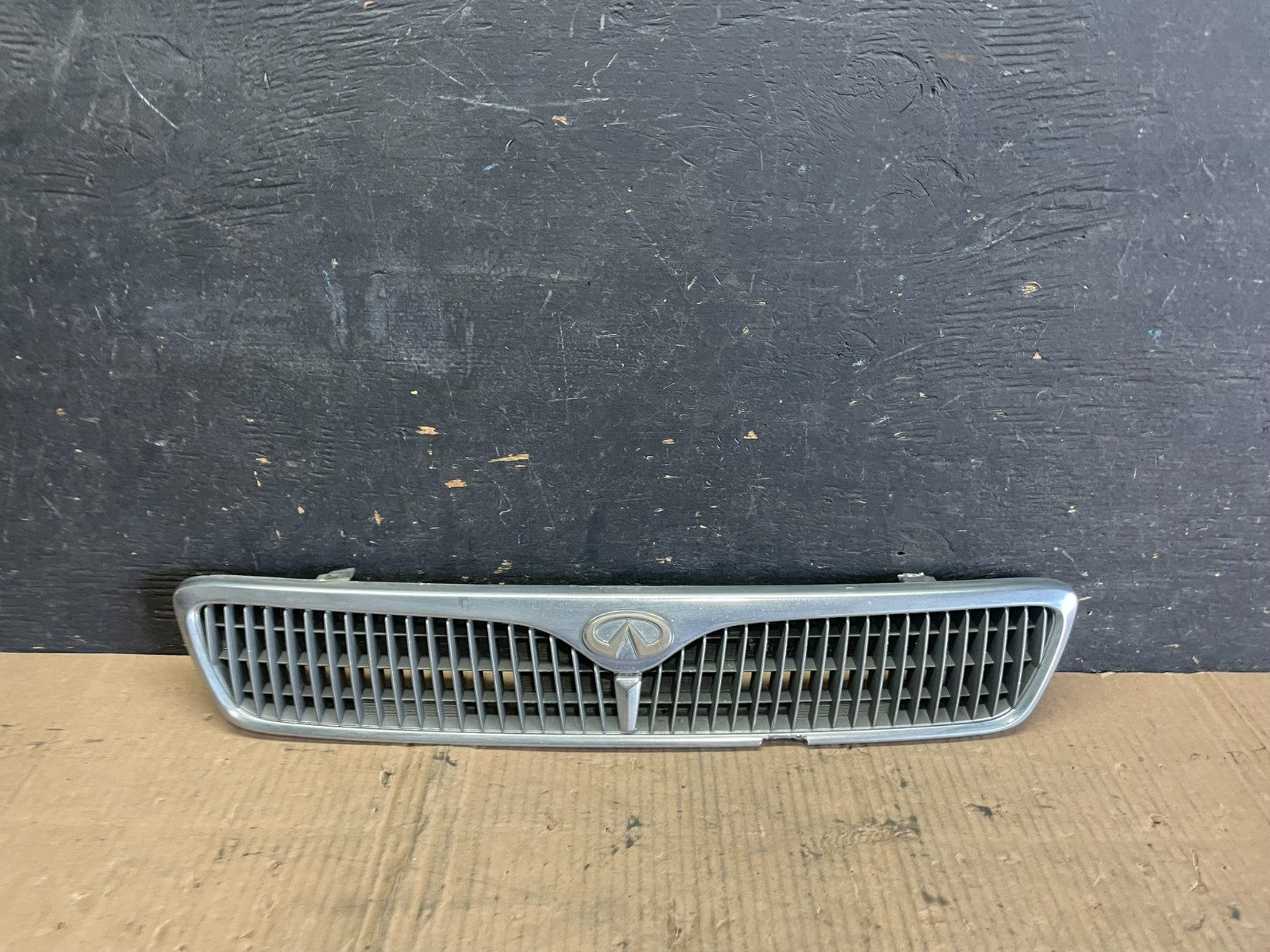 1999 Infiniti G20 Front Upper Grill Grille P8431 DG0