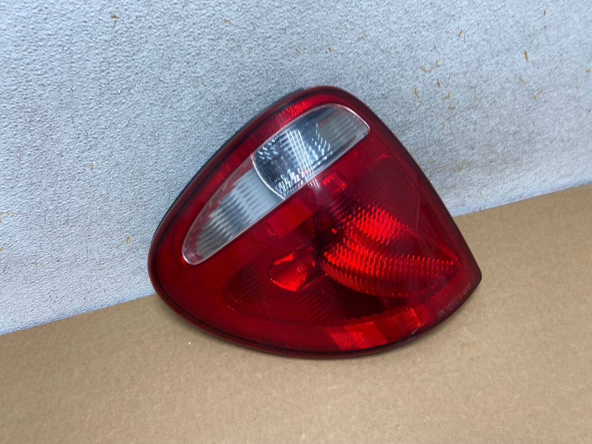 2004 to 2007 Dodge Grand Caravan Left Driver Lh Tail Light AI2544 LK2
