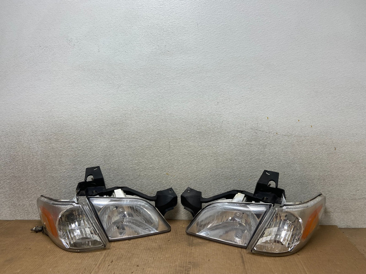 1997-2005 Pontiac Montana / Venture Left+Right Set Headlight Turn Sgn AA6501 DG0