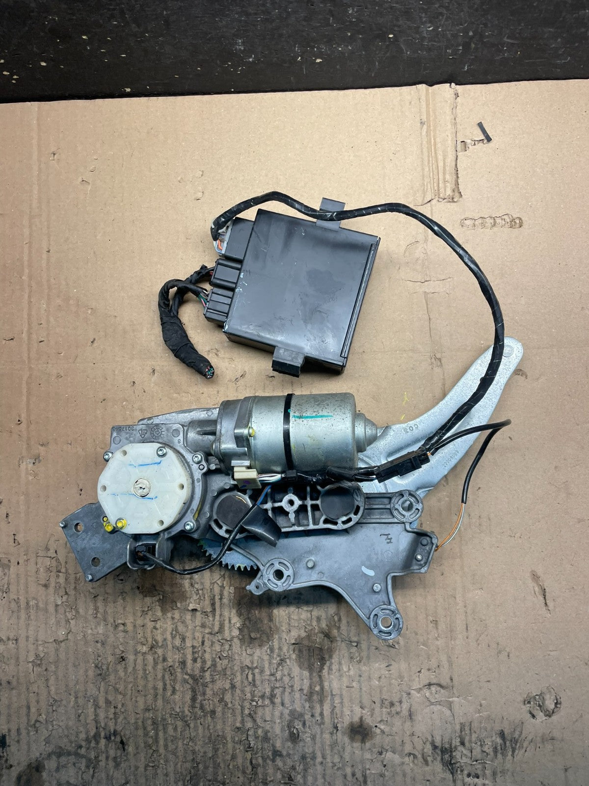 2009-2012 GMC Acadia Power Motor Liftgate Tailgate Control Module V2242 DG5