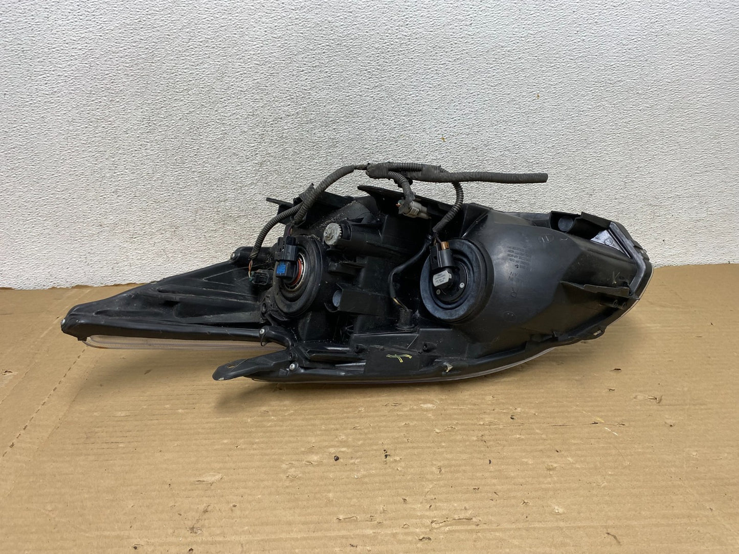 2010 - 2011 Toyota Prius Right Passenger Rh Blue Halogen Headlight AG8151 DW8