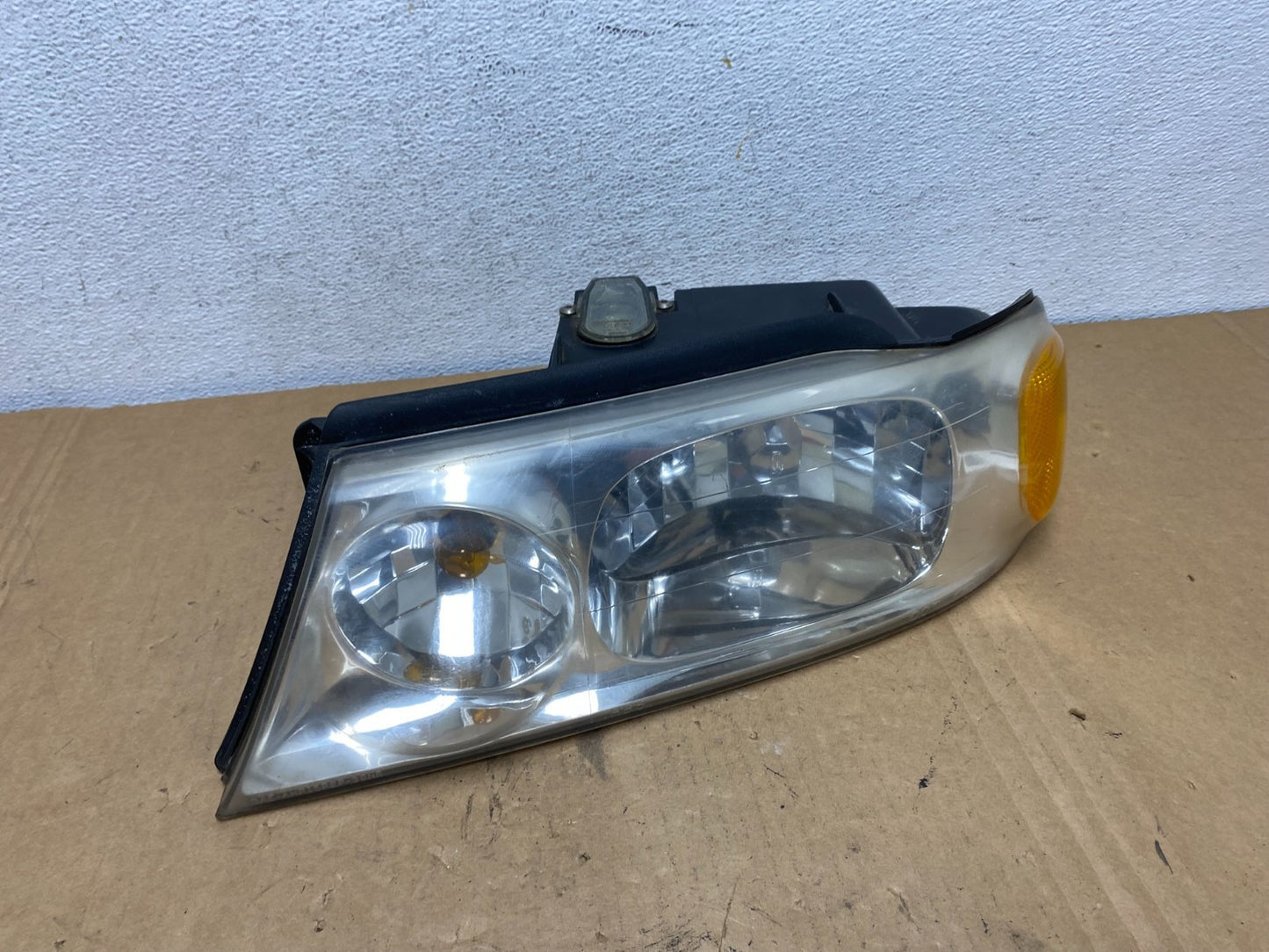 1998 to 2002 Lincoln Navigator Left Driver Lh Halogen Headlight AD2769 DW2