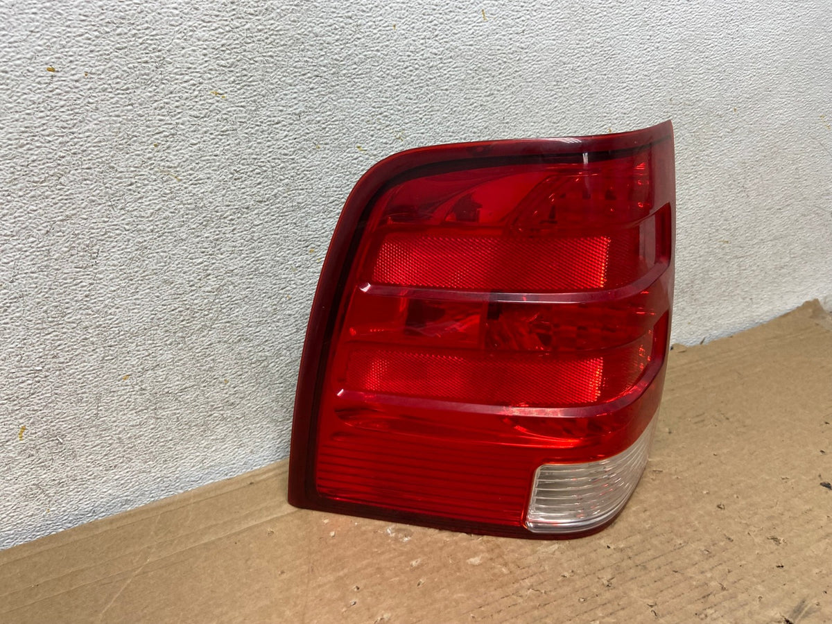 2003 2004 2005 2006 Ford Expedition Left Driver Lh Tail light AH8547 LK1