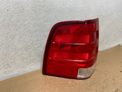 2003 2004 2005 2006 Ford Expedition Left Driver Lh Tail light AH8547 LK1