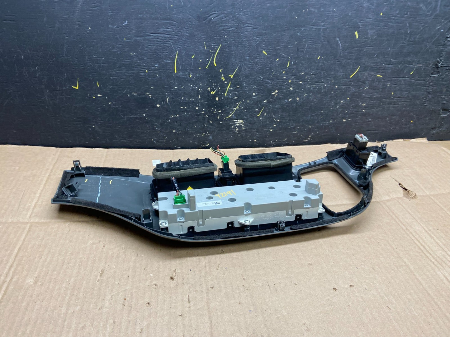 2005 to 2010 Honda Odyssey  Radio Climate Control Dash Trim Bezel Oem Y2191 DG4