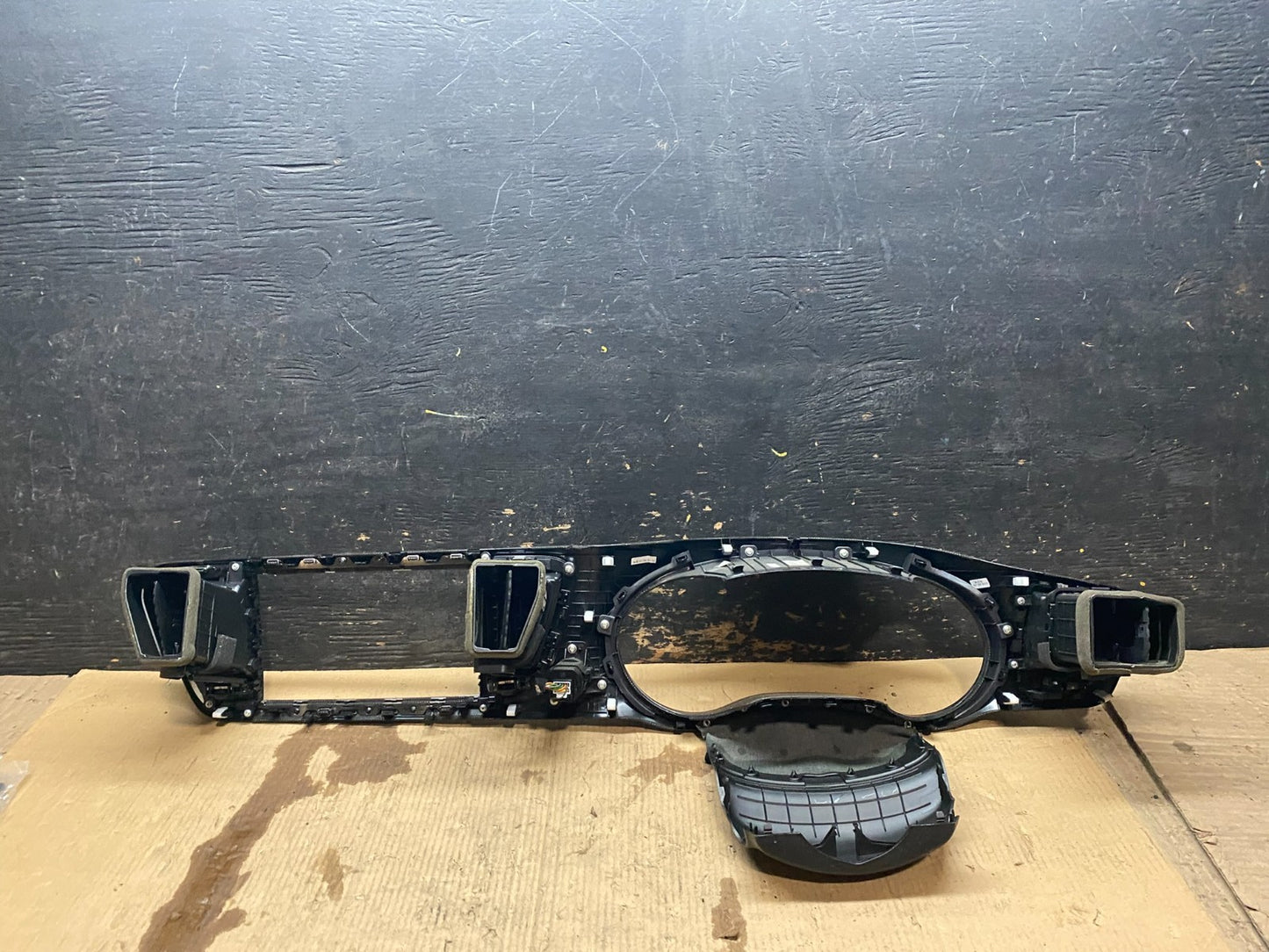 2015 to 2018 Kia Sedona Instrument Cluster Bezel W Vents W/ Start Button X31484