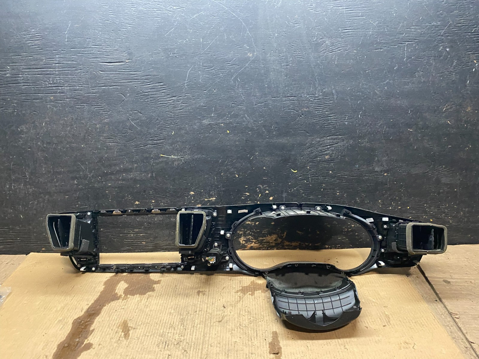 2015 to 2018 Kia Sedona Instrument Cluster Bezel W Vents W/ Start Button X31484