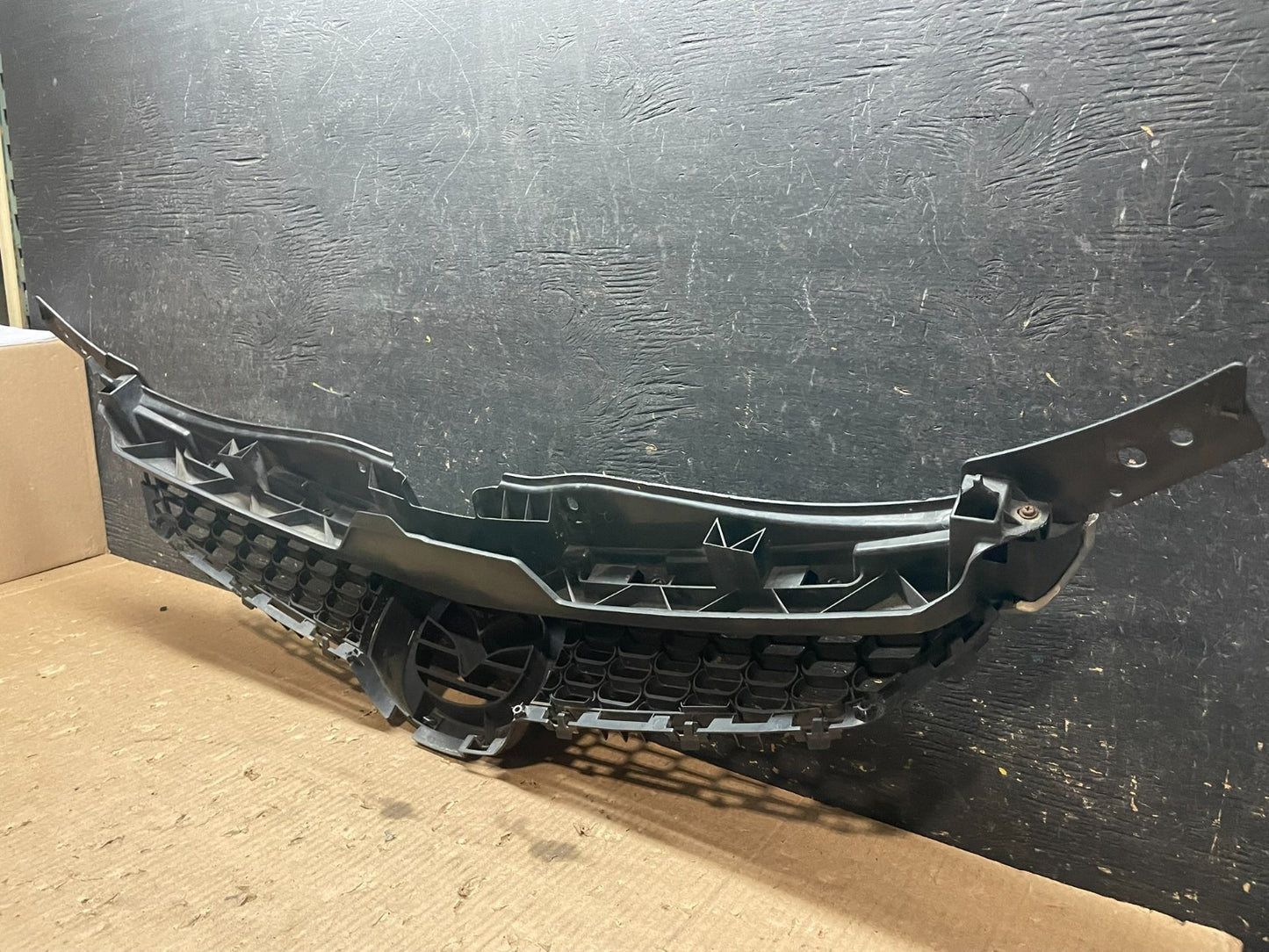 2007 - 2009 Mazda CX9 CX-9 Front Upper Grill Grille Emblem OEM Z3293 DG6