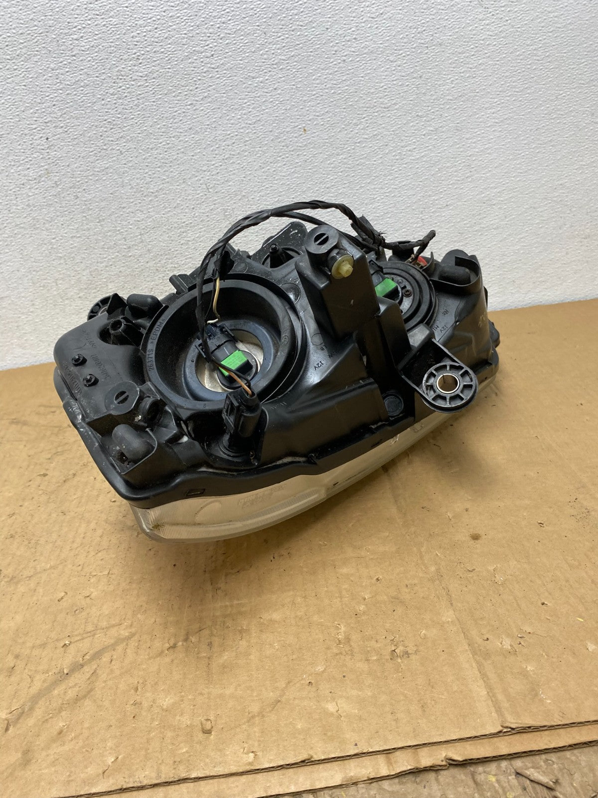 2011 to 2016 Chrysler Town and Country Right Passenger Headlight AC8636 DW5
