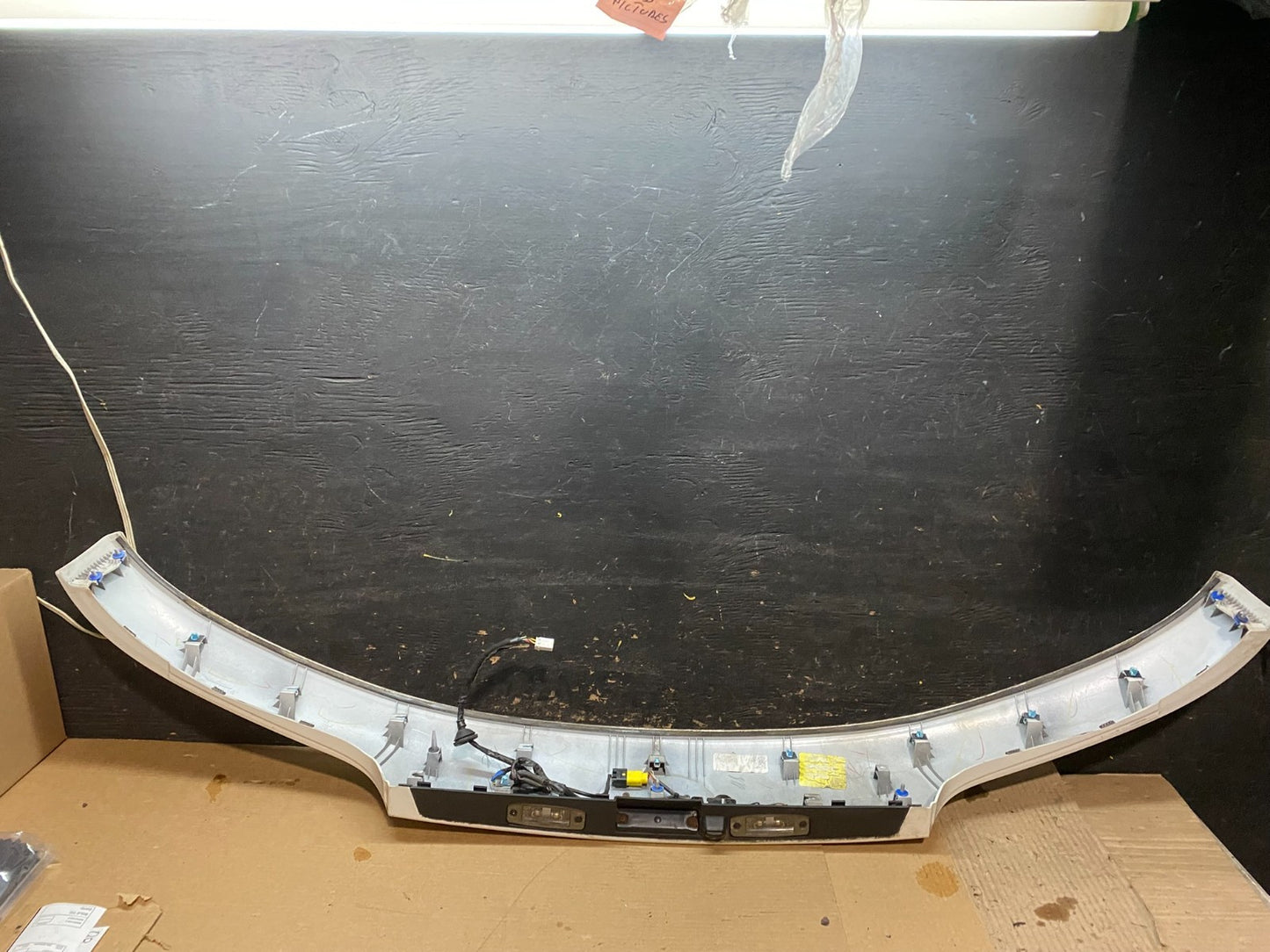 2014 to 2015 Kia Sorento Trunk Lid Emblem Molding Trim Oem V6934 DG4