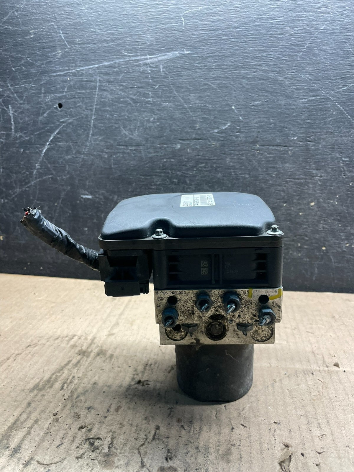 2007 to 2013 BMW X5 E70 ABS Anti-Lock Brake Pump Module OEM T7545 DG3