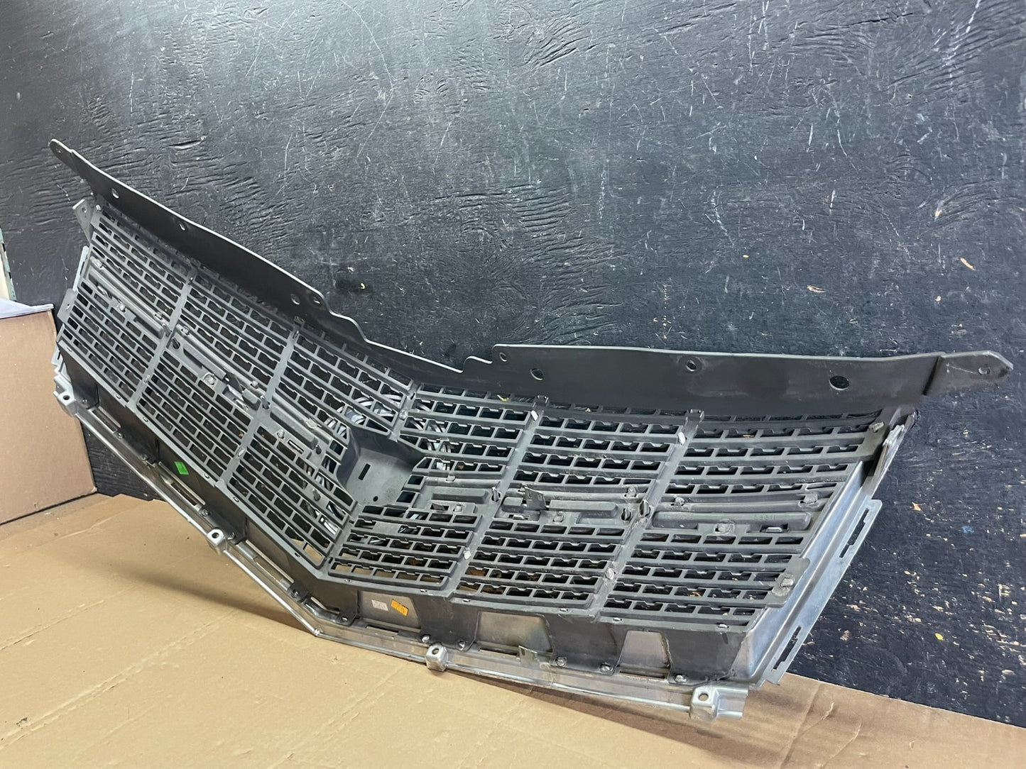 2010 to 2012 Cadillac SRX Front Upper Grille Grill OEM AA8822 DG5