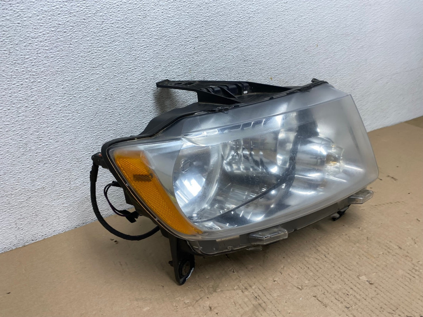2011-2013 Jeep Grand Cherokee Right Passenger Halogen Headlight AF3160 LK2