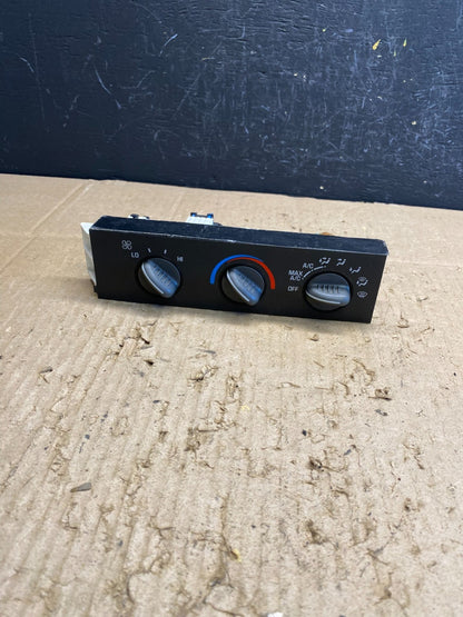 2001 - 2007 GMC Chevrolet Express 1500 Climate Control A/C AC4672 DG0