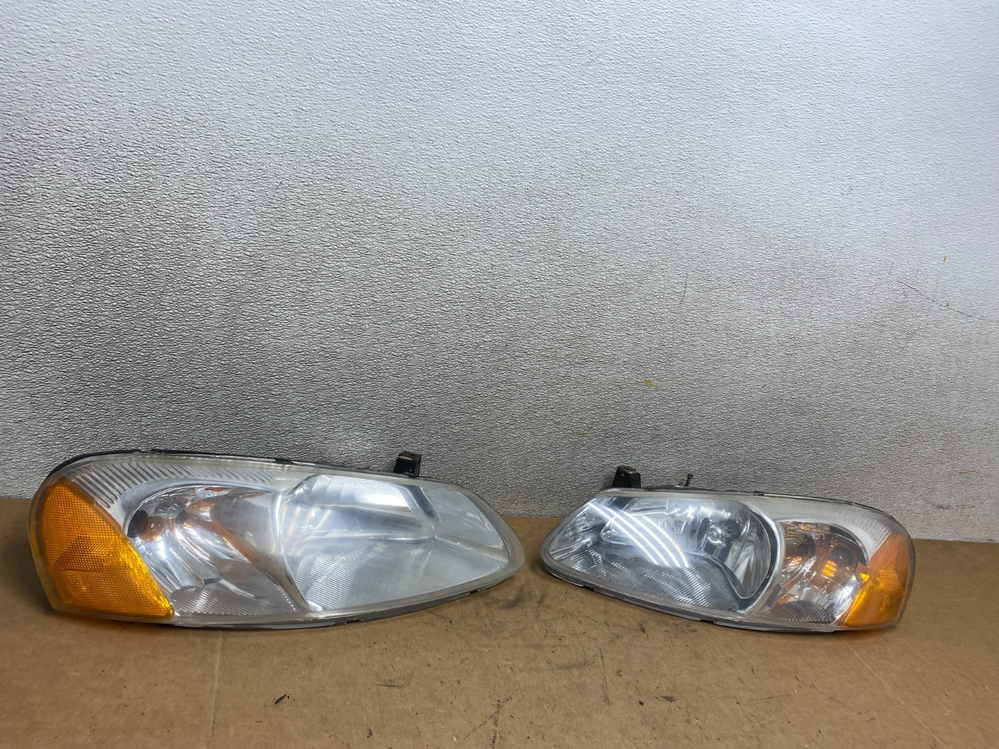 2001 to 2002 Chrysler Sebring Left+Right Side Headlights Oem X4860 DW2