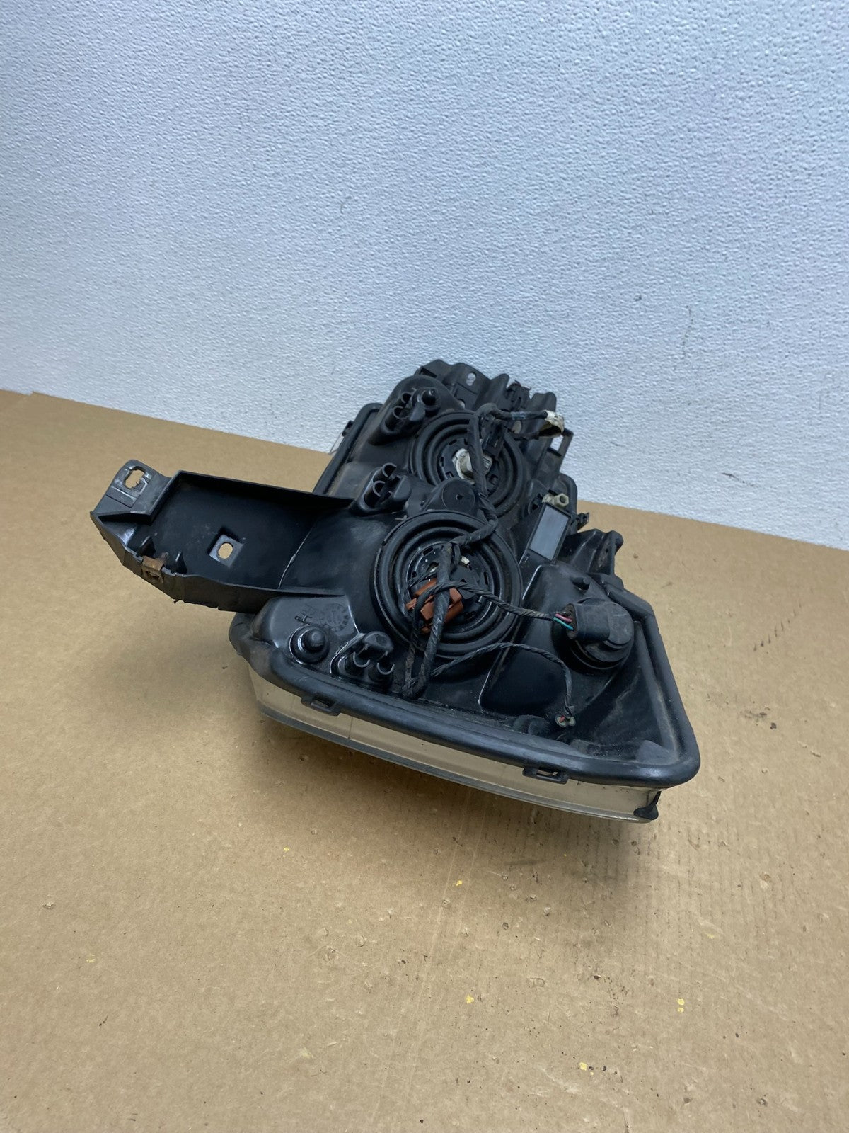 2004 to 2007 Nissan Armada Right Passenger RH Side Headlight Oem AC1200 DW6