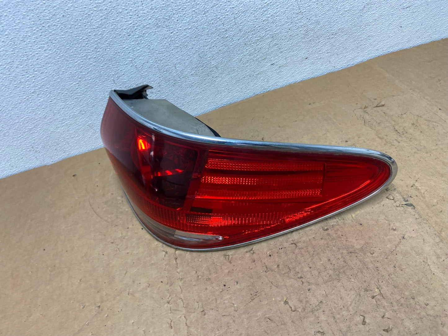 2005 - 2006 Lexus ES330 Right Passenger Side Tail Light AD0503 LK1