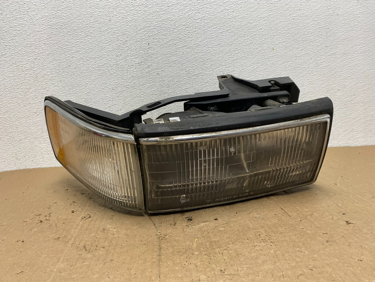 1994 1995 1996 Cadillac Deville Right Passenger Halogen Headlight AC6016 DW0
