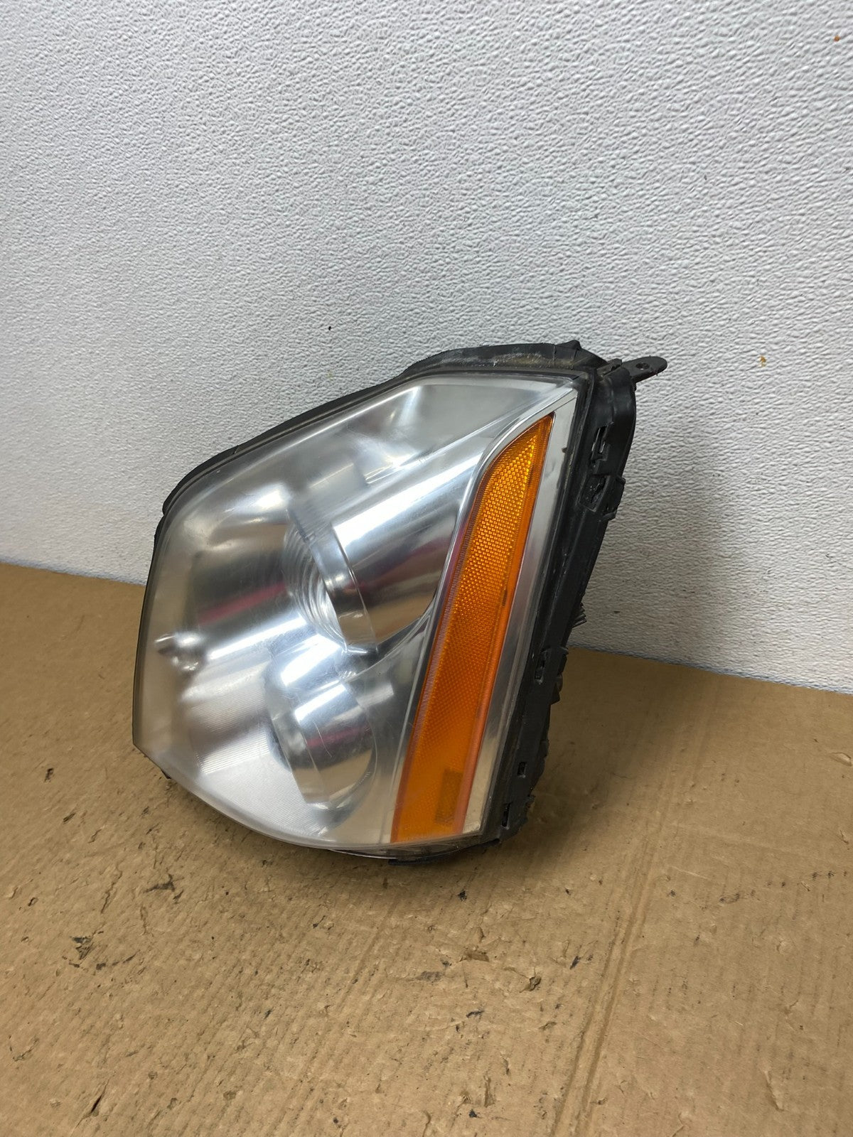 2006 to 2011 Cadillac DTS Left Driver Lh Xenon Hid Headlight AC8152 DW1