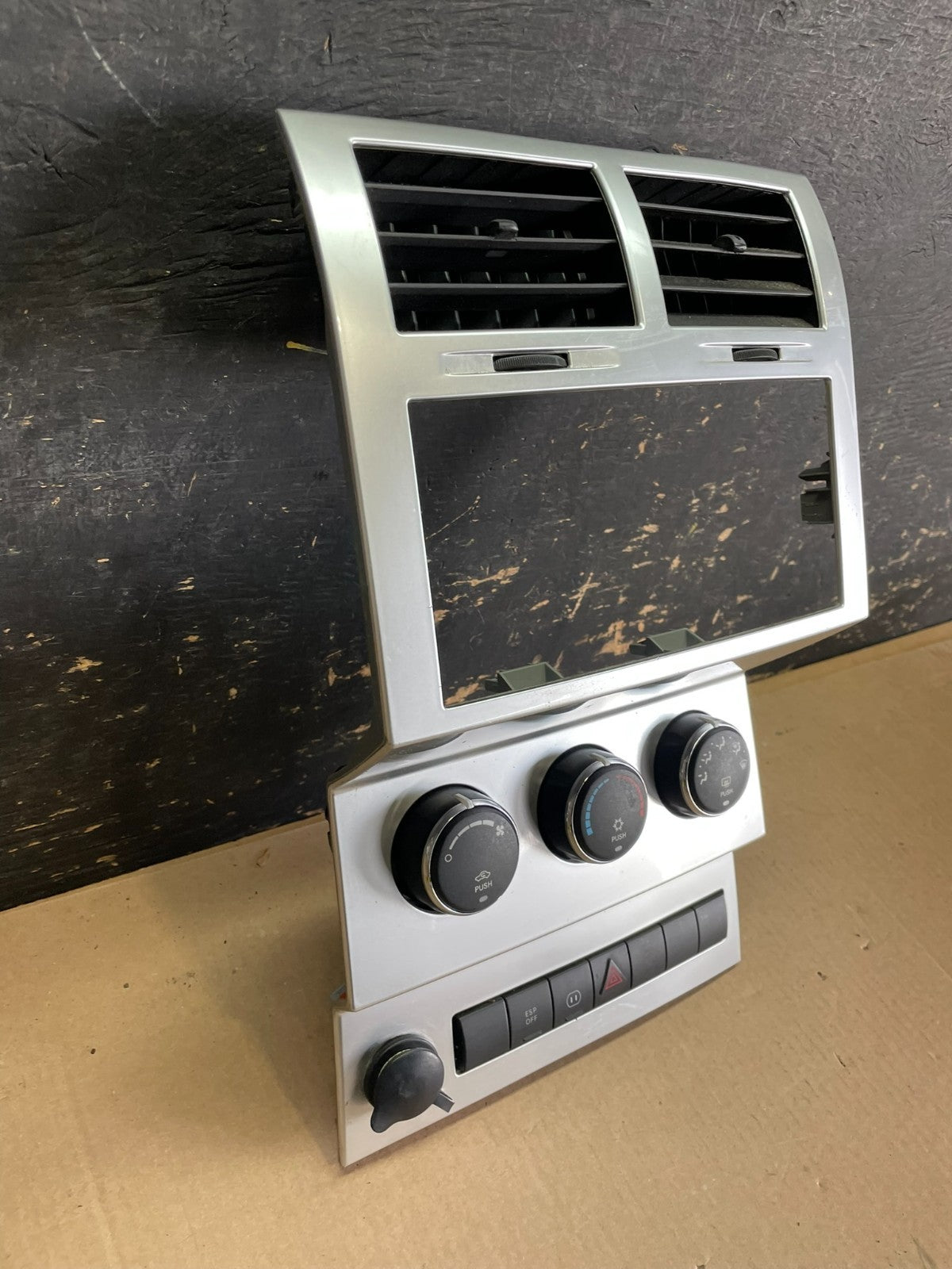 2007 to 2012 Dodge Nitro Dash Climate Temperature Control Radio Bezel Z8546 DG1