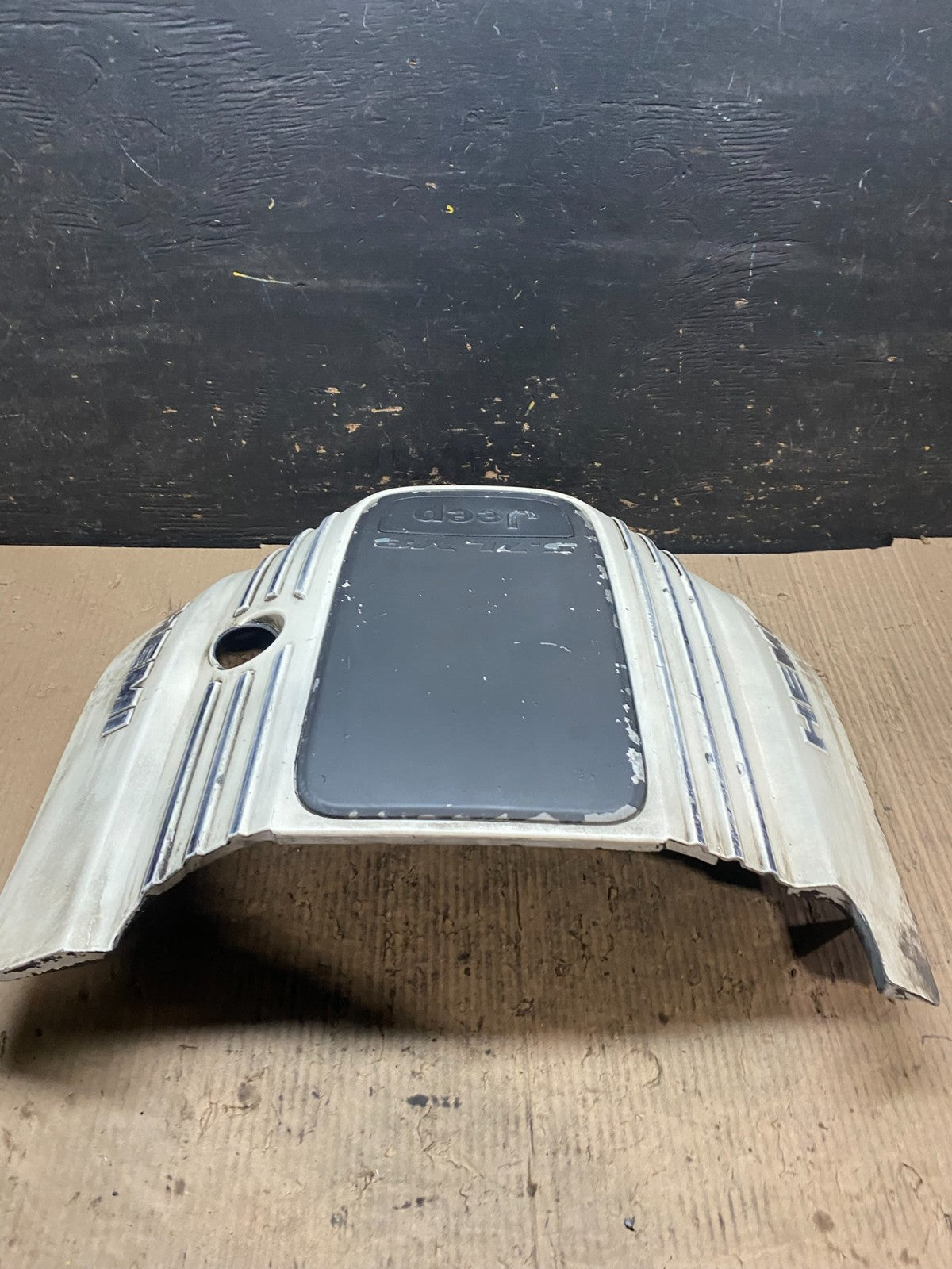 2005 to 2010 Jeep Grand Cherokee 5.7L Hemi Engine Cover Plastic Shield V4209 DG1