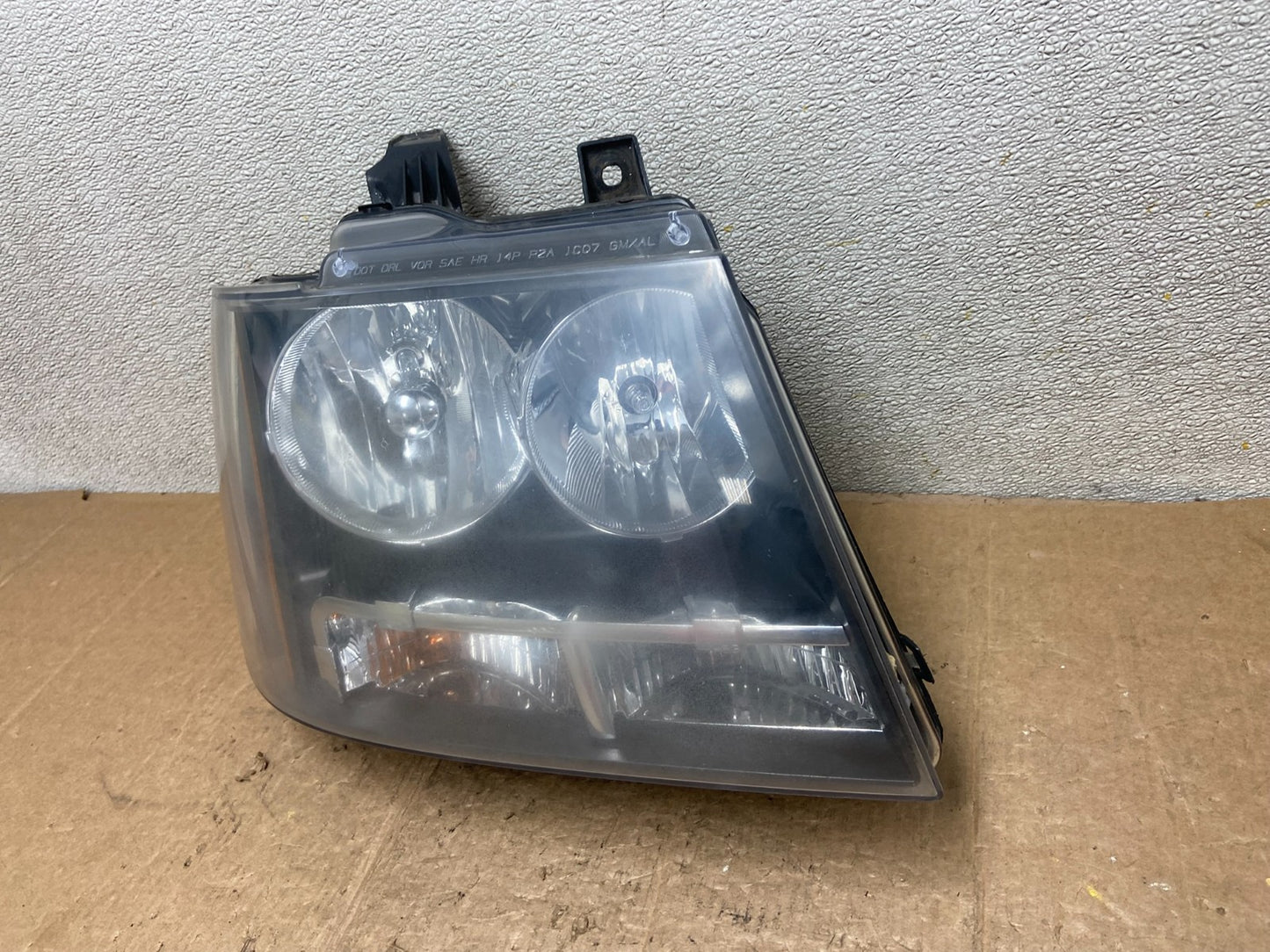 2007 to 2013 Chevrolet Suburban Tahoe Right Passenger RH Headlight Oem AA3724 DW1