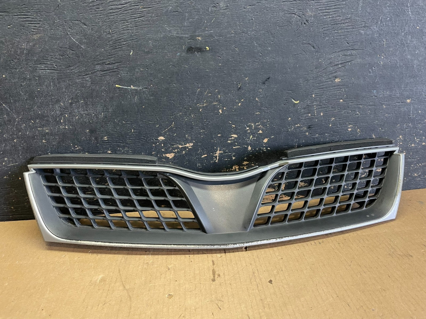 2002-2003 Mitsubishi Diamante Front Upper Grill Grille OEM AA22540