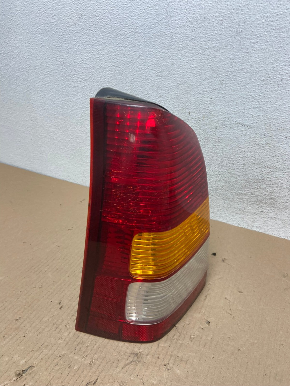 2001 2002 2003 2004 Mazda Tribute Left Driver Lh Side Tail Light AE7319 LK2
