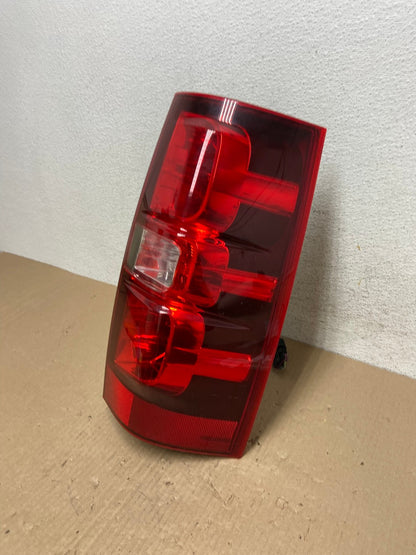2008-2014 Chevrolet Tahoe Suburban Right Passenger Rh Tail Light AE9641 LK1
