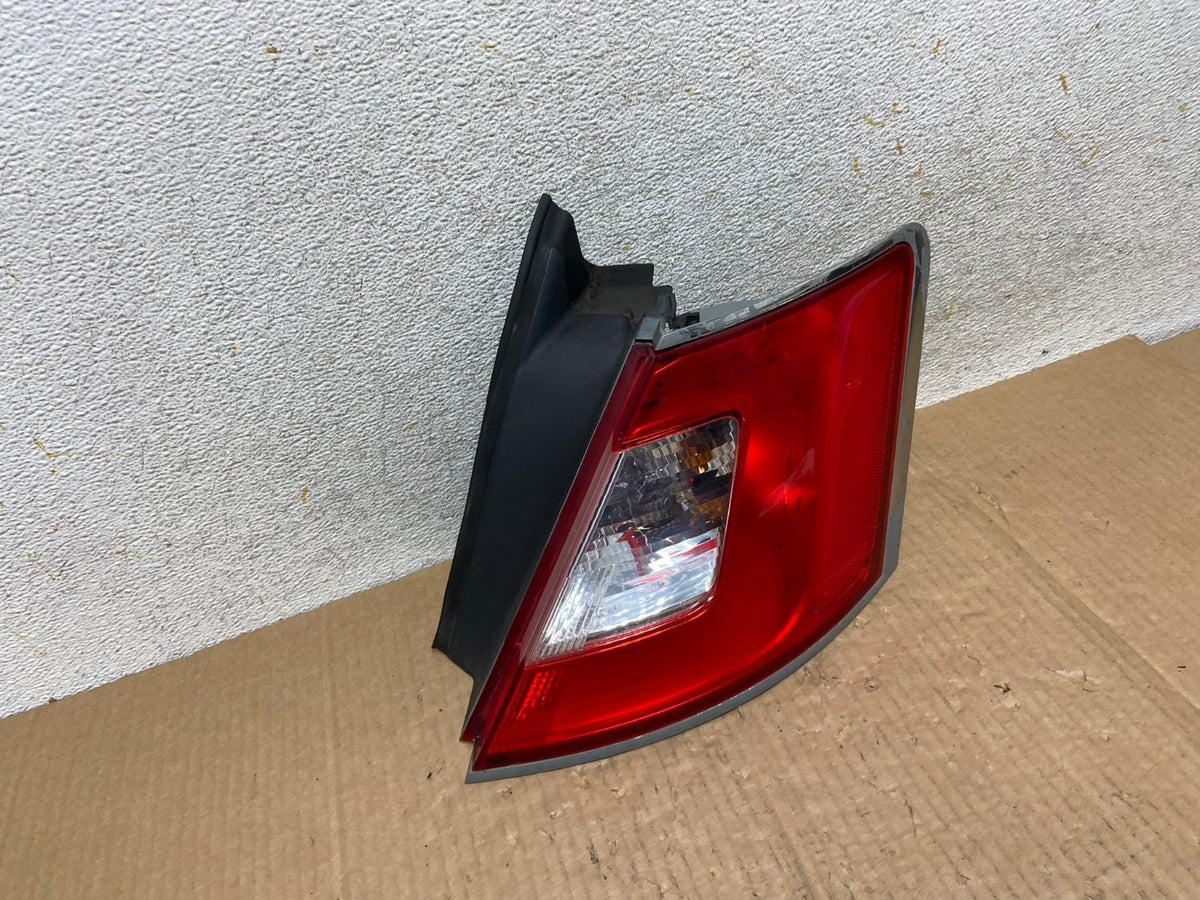2010 to 2012 Ford Taurus Right Passenger Rh Side Tail Light AI6537 LK2