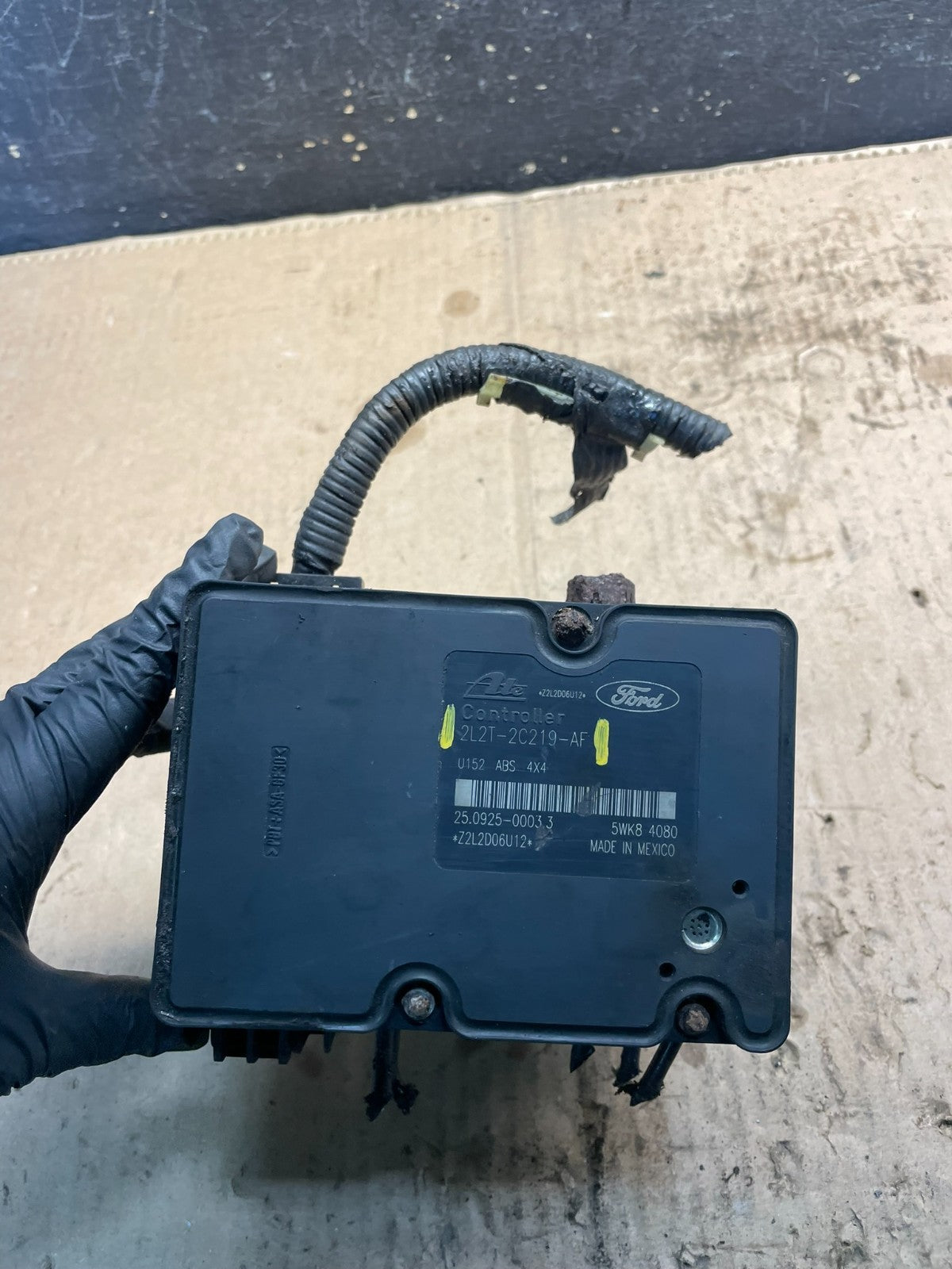 2002 2003 Ford Explorer ABS Anti Lock Brake Pump Module T2749 DG4