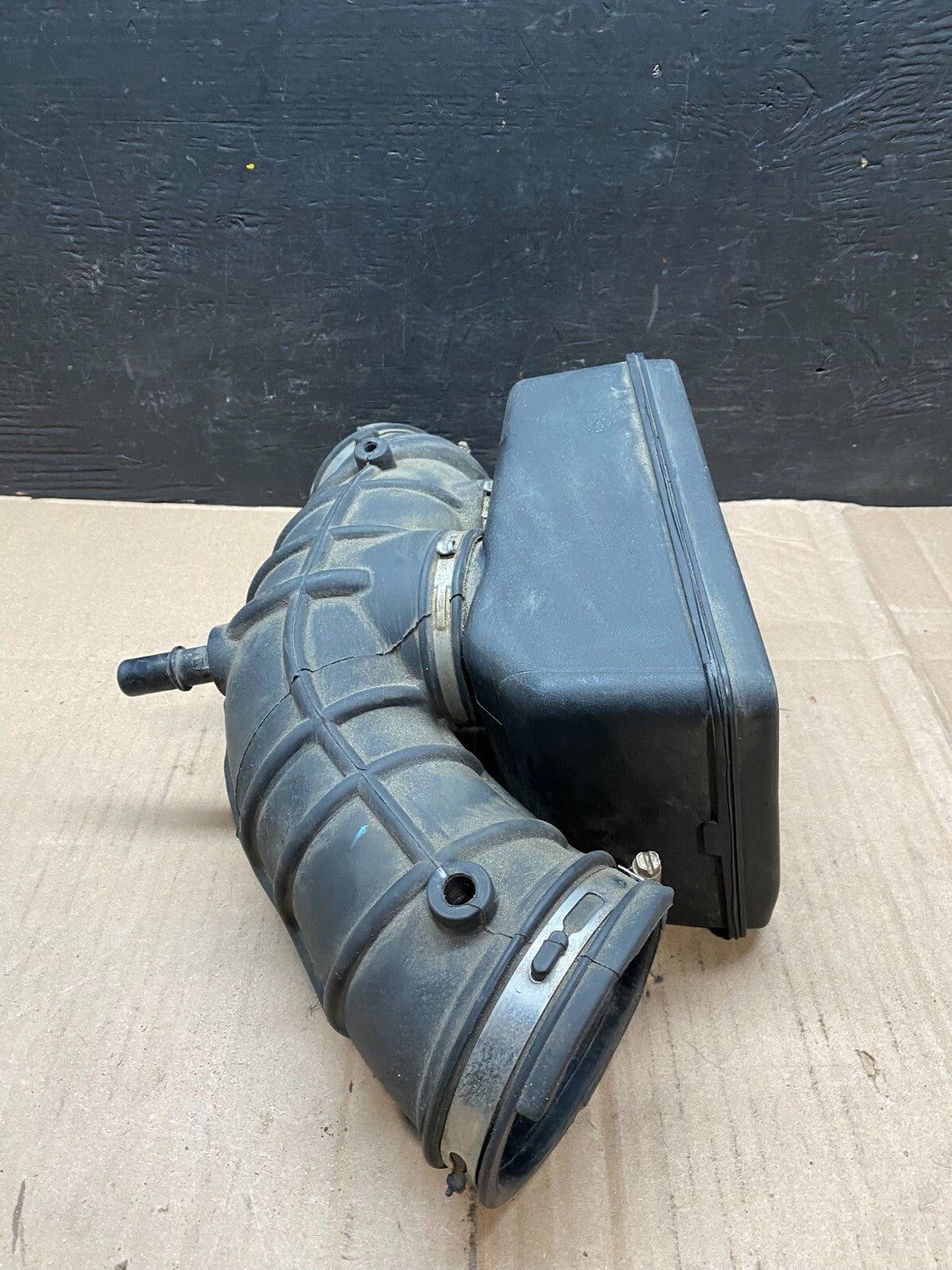 2009-2012 Ford Flex Taurus Lincoln Mks Air Hose  Duct Tube OEM F4106 DG12