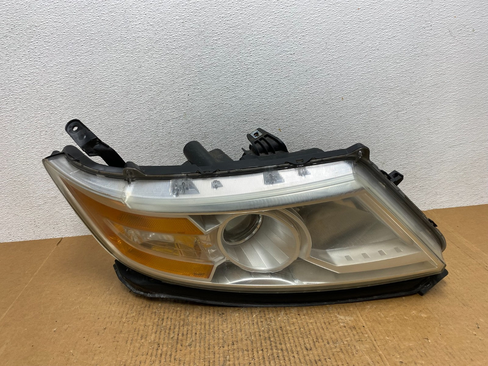 2011 to 2013 Honda Odyssey Front Right Passenger Headlight Halogen AE1240 DW0