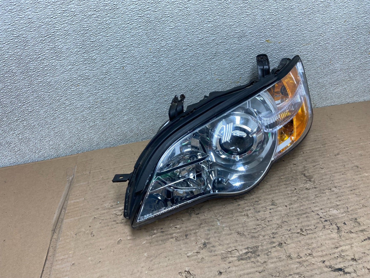 2006 to 2007 Subaru Legacy Left Driver LH Side Headlight AA9642 DW2