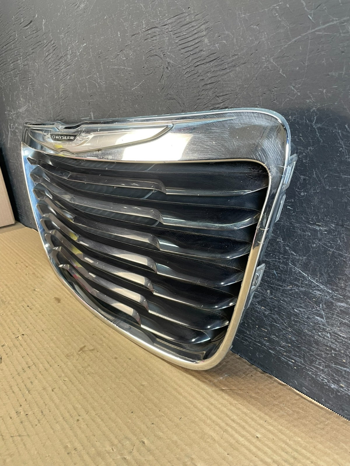 2011 to 2016 Chrysler Town & Country Front Upper Grill Grille AF3520 DG1