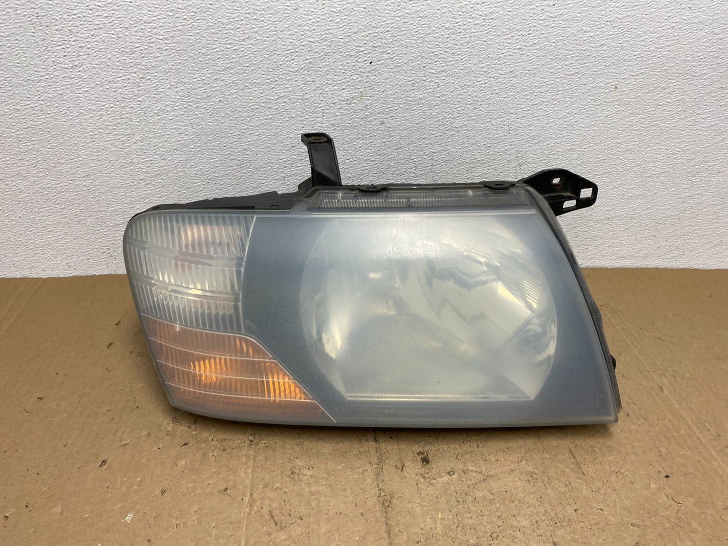2000 to 2004 Mitsubishi Montero Pajero Right Passenger RH Headlight AC7249 DW0
