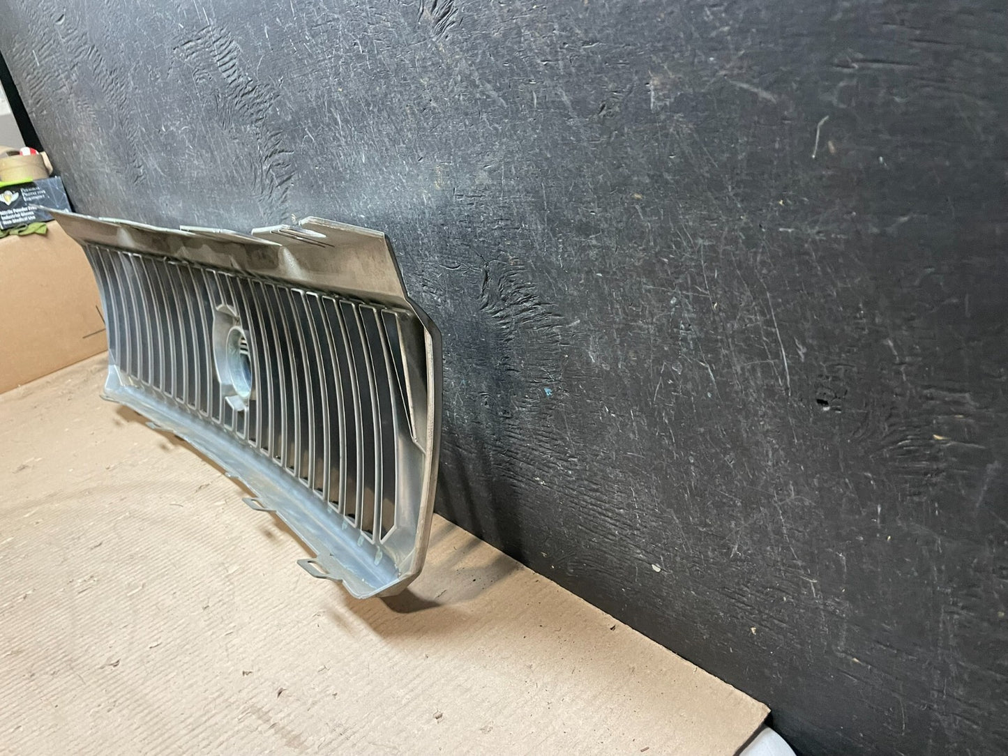2002 to 2005 Mercury Mountaineer Front Upper Grill Grille Oem j3443 DG8