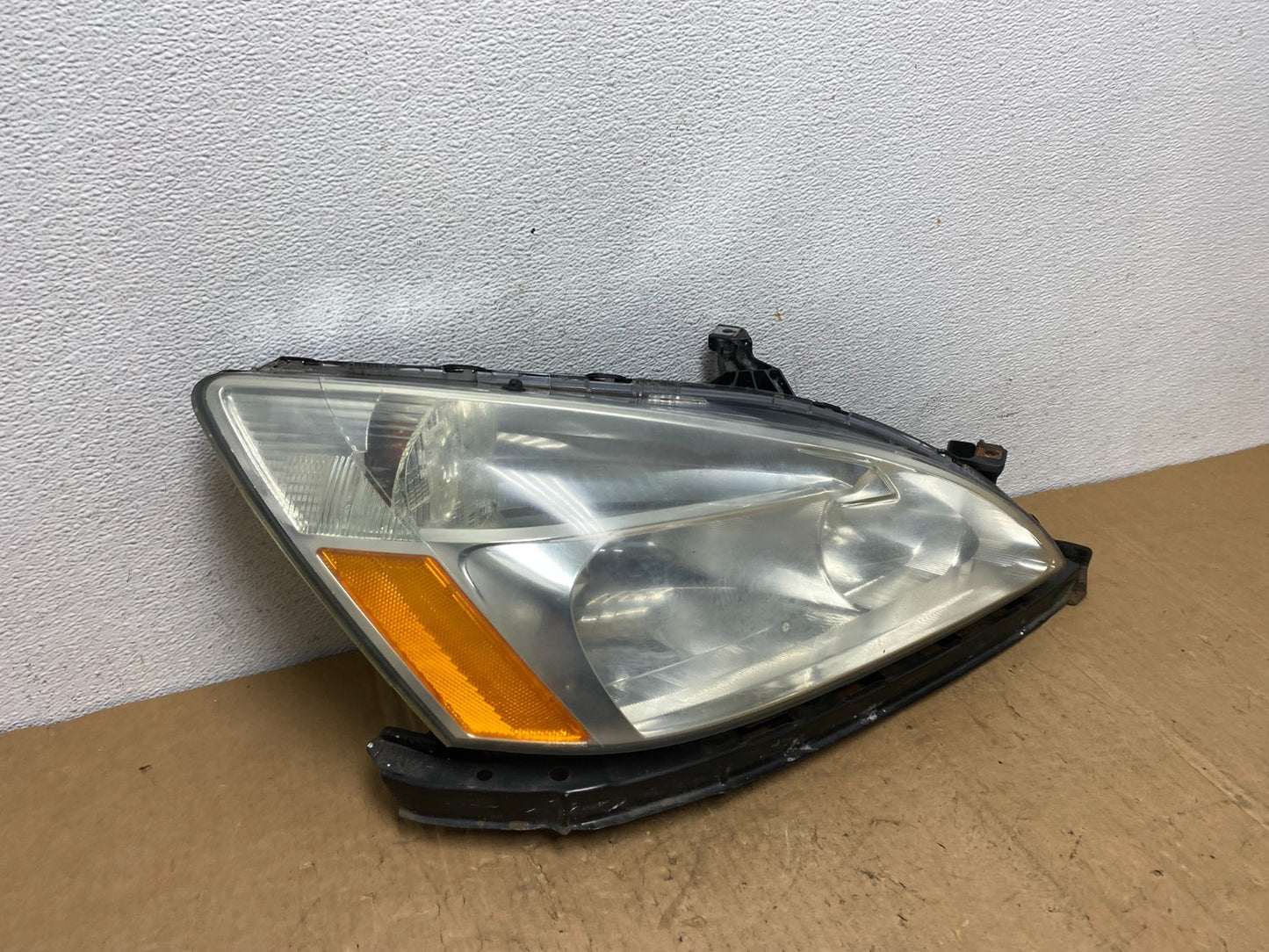2003 - 2007 Honda Accord Right Passenger RH Side Halogen Headlight AD1324 DW2