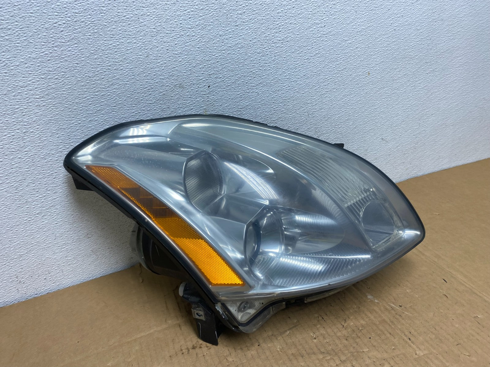 2004 2005 2006 Nissan Maxima Right Passenger Side Headlight Halogen AC7615 DW2