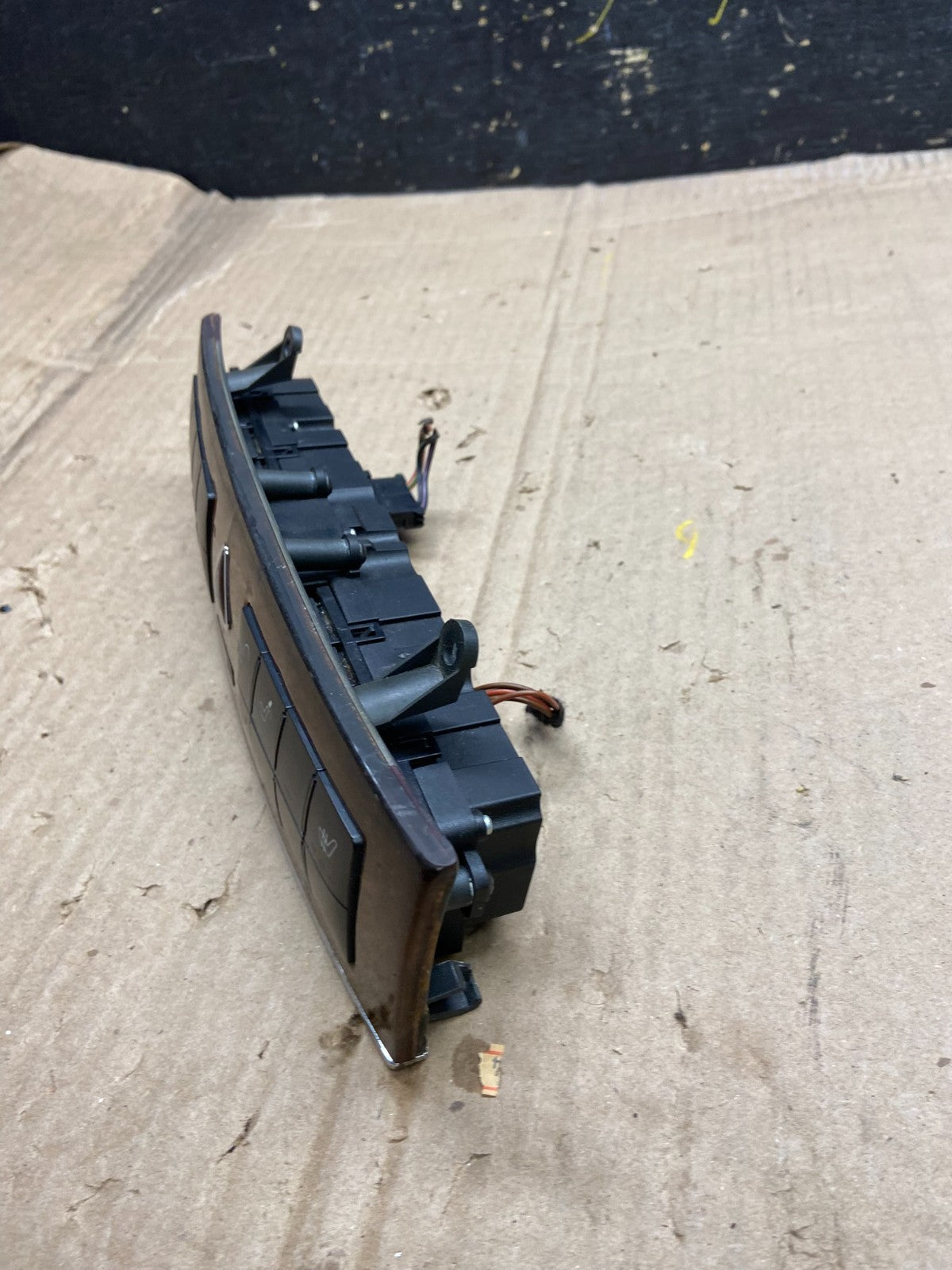 2005 - 2007 Mercedes C230 C240 Center Console Switch Control Unit X5765  DG2