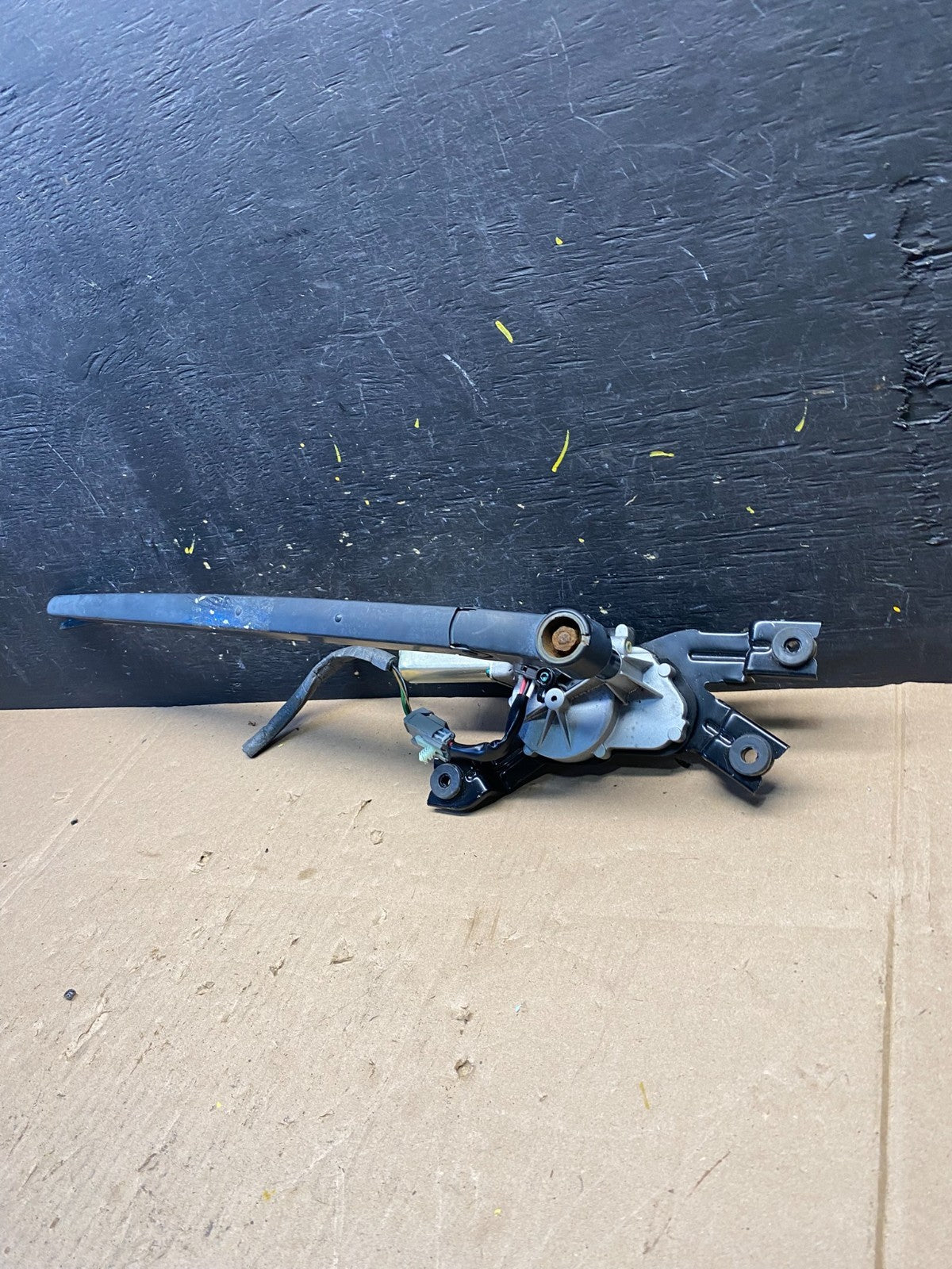2012 to 2013 Land Rover LR4 Rear Glass Windshield Wiper Motor OEM r8843 DG2